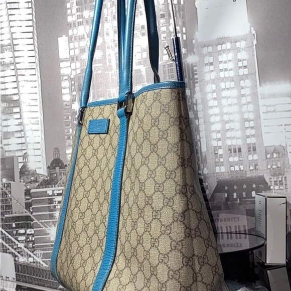 SOLDAuthentic Gucci GG Shoulder Bag - Picture 14 of 17